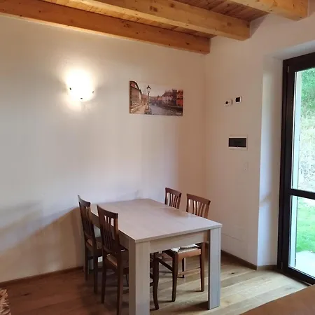 アパート Ai Piedi Del Monte Cimone フィウマルボ