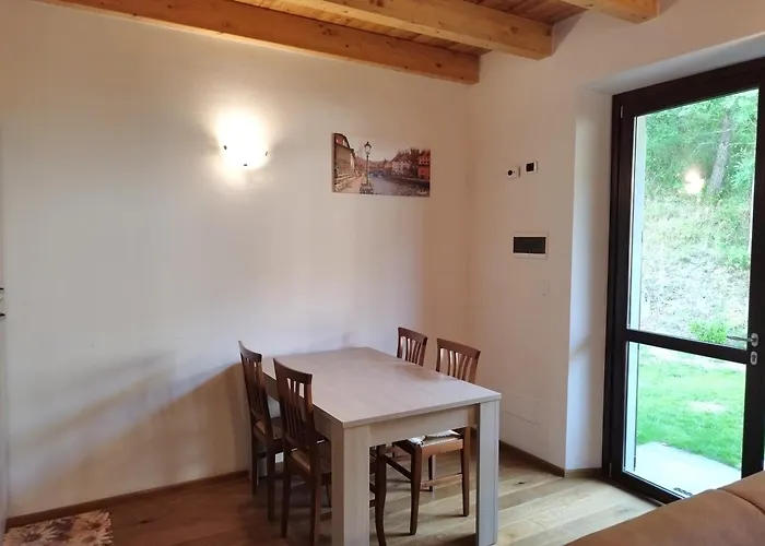 アパート Ai Piedi Del Monte Cimone フィウマルボ